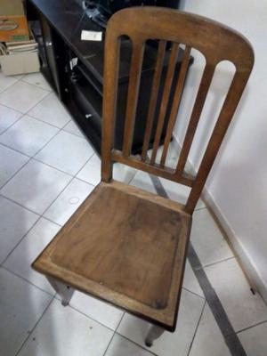 Cinco sillas de roble