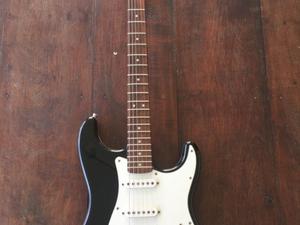 Guitarra eléctrica Squier Strat California Series + funda