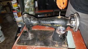 Máquina de coser Gardini