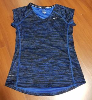 Remera mujer Nike original. Deportiva. Usada