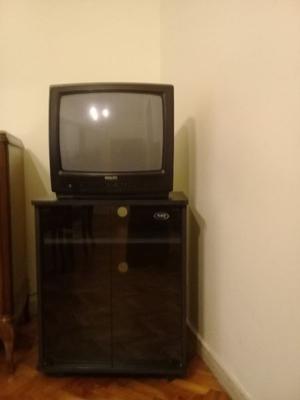 Televisor con mueble.