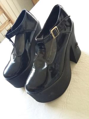 Vendo zapatos acharolados con plataforma n*38