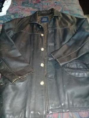 Vendo campera de cuero a botones