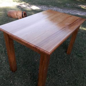 Mesa de madera maciza