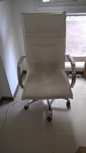 Sillón ejecutivo blanco