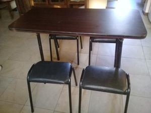 Vendo mesa rectangular con 6 bancos. Todo en perfectas