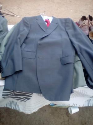 Vendo trajes cristian dior y otras marcas y talles y color