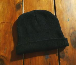 Gorrito negro sin uso