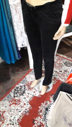 Pantalon de corderoy negro chupin talle 40