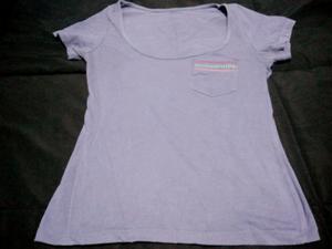 Remera violeta con bolsillo