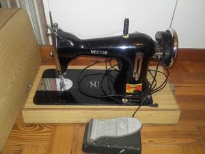 Maquina de coser Necchi