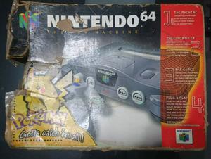 Nintendo 64 en caja con juegos