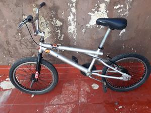 Vendo bicicleta BMX en impecable estado todo original