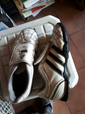 Botines adidas de cuero