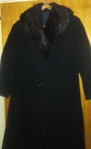 Tapado de lana negro.cuello piel sintetica