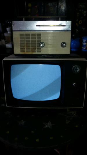 televisor y radio antigua