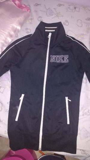 CAMPERA NIKE IMPECABLE Y CALZADOS!!!!