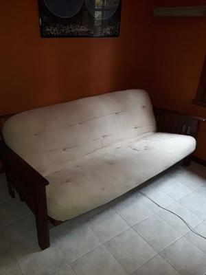 Futon de algarrobo 3 cuerpos. Se hace cama 2 plazas.