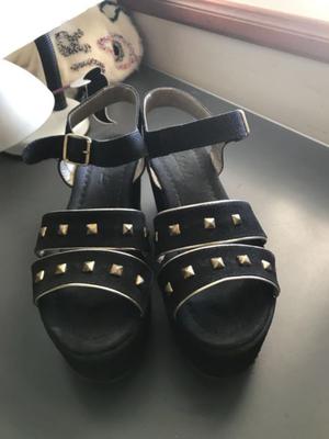 Sandalias negras de gamuza