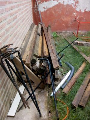 Vendo urgente puntales de madera para obra y tarimas