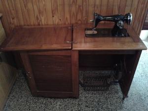 maquina de coser con mueble