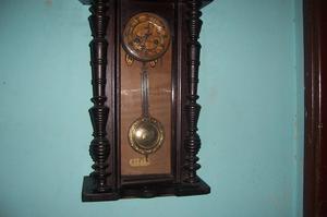 reloj antiguo de pared