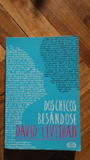 Vendo "Complemento" y "Dos chicos besandose"