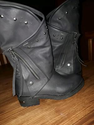 Botas de mujer. Nuevas. Numero 37.