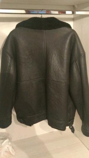 Campera de cuero con corderito