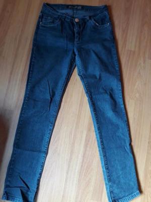 Jeans Inquieta elastizado talle 44, calza negra talle 3 y