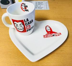 TAZAS CON BANDEJAS