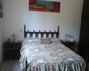 VENDO JUEGO DE DORMITORIO COLONIAL COMPLETO EN CORONDA