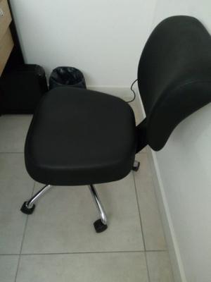 Venta de escritorio, silla ejecutiva mas 2 sillas de