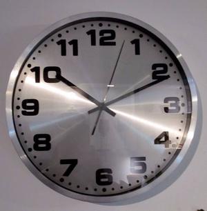 Reloj De Pared Redondo Todo Plateado 30 Cm