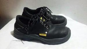 Zapatos de trabajo usado