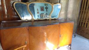 Antiguo mueble comedor con espejo biselado