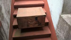 caja de madera antigua para herramientas