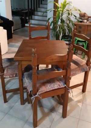 Mesa y sillas de madera