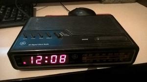 antiguo radio reloj despertador G E