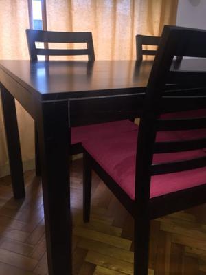 mesa con 4 sillas laqueado poliuretanico alta resistencia