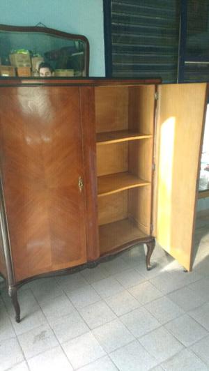 Antiguo mueble estilo chipendal de cedro