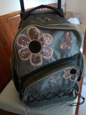 VENDO MOCHILA DE NENA CON CARRO usada perfecto estado