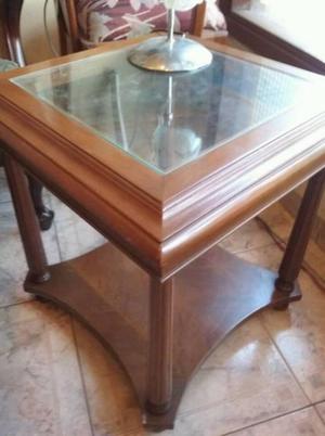 vendo 2 elegantes mesitas en madera y vidrio