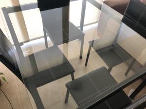 Mesa metal y vidrio + 4 sillas
