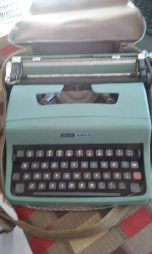 Máquina de escribir Olivetti Lettera 32