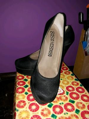 Vendo stilettos negros talle 35