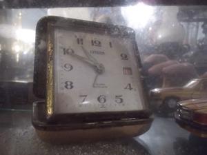 antiguo reloj despertador a cuerda de viaje citizen con