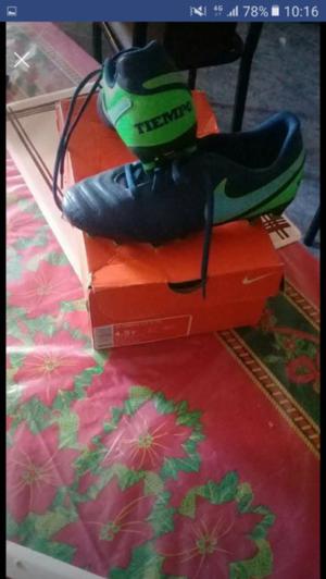 Botines nro 35 casi nuevos nike tiempo