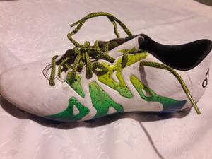 Botines para fútbol.