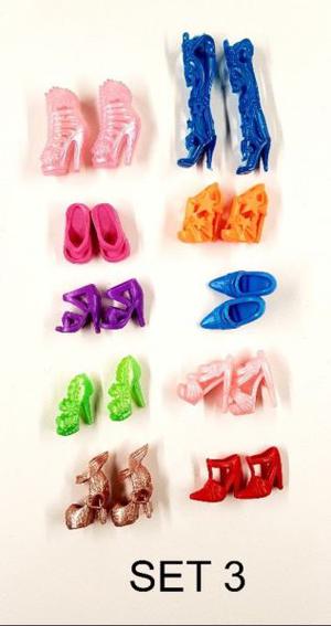 10 pares de zapatos, botas y botines para Barbie